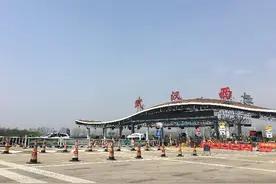 8日零时武汉解除离汉通道管控，长江大桥、江汉桥恢复单双号通行图片