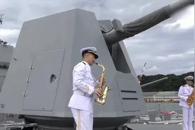 日本海上自卫队在“神盾舰”上演奏《名侦探柯南》主题曲视频封面