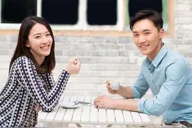 男子相亲吃饭谎说手机没电，让女生先付钱，老板说“可以刷脸”图片