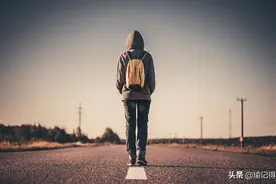 浙江少年失业落魄饭吃不上，被好心大哥遇见，资助他1000元创业图片