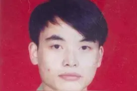 重庆民警芦振龙：1人勇斗7名歹徒，身中27刀牺牲，血衣成一级文物图片