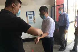 长春宽城区区长赵心锐赴批发市场现场督导新冠疫情防控工作图片