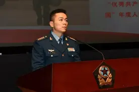 帅！这位开轰炸机的岳阳人，新晋副师长图片