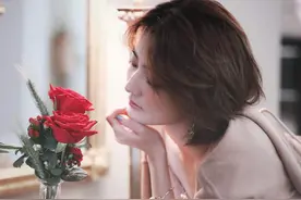 衰老慢的女性，身体上有“1黑1白”，若您都有，恭喜还很年轻图片