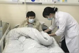 身患恶性肿瘤，男子要摘除膀胱，医生帮他做个新膀胱图片
