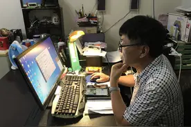 郑州55岁“老顽童”跨界直播圈，折腾两年后，手下有主播已月入3万图片