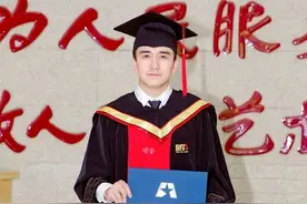 翟天临时隔三年回应论文风波，姿态放低性情大变，直言自己很委屈图片