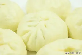 蒸韭菜猪肉包，学会这几个技巧，韭菜脆嫩不出水，不回缩不塌陷图片