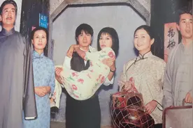 赵薇苏有朋古巨基难得同框，还原经典招牌动作，林心如缺席成遗憾图片