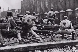 抗战后期还惨败于日军，几年后就打败美军，中国军队如何脱胎换骨图片