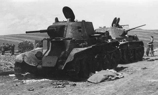 苏联两栖战车发展史，从T-37到PT-76，用鲜血和教训换来的崛起