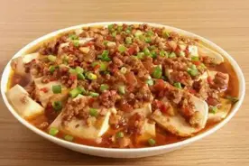 肉末蒸豆腐这道菜将豆腐与猪肉末结合，猪肉增加豆腐的鲜美图片