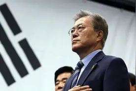 文在寅说我们的命运我们能做主，结果，韩国老大爷当街被美军暴打图片