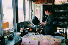 杭州探店：开了三十年的无名面馆，靠着黄鱼香把人“骗”来图片