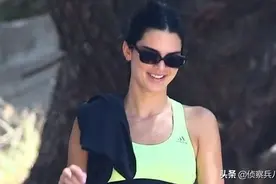 肯达尔·詹娜炫耀她健美的阿森运动露脐上衣和弹性短裤图片