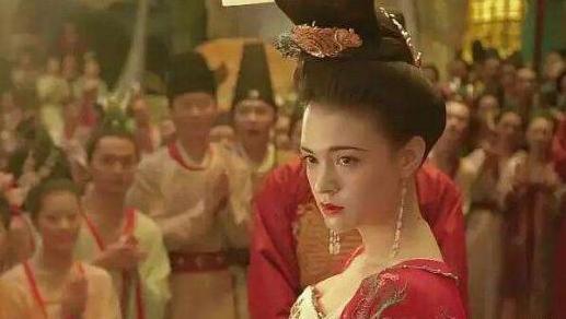 日暮汉宫传蜡烛，轻烟散入五侯家，这首唐诗讽刺杨贵妃吗？