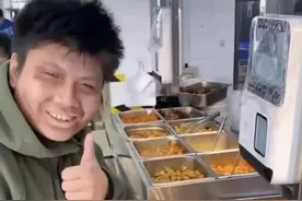 高校男生化“虚弱妆”走红，却被警察盯上了图片