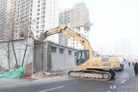 一滞留户房屋拆除 菏泽城区这条路打通了！图片
