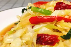 炝炒圆包菜好吃清脆的家常做法，开胃下饭简单易学，天天吃都不够图片