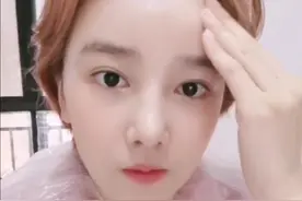 自己在家染头发，怎么染得持久又均匀？陈小纭的做法很管用图片