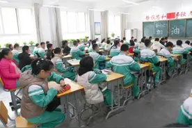 一座定终身？学生座位有蹊跷，这个位置都是“学霸”？别被带偏了图片