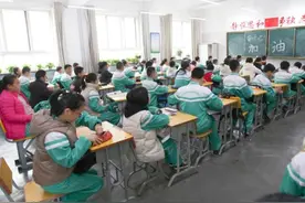 一座定终身？学生座位有蹊跷，这个位置都是“学霸”？别被带偏了图片