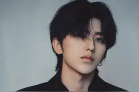 蔡徐坤最佳男歌手~恭喜音乐坤！舞台设计真的好浪漫 现场太稳了图片