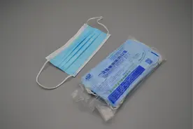 你买的一次性蓝色口罩适不适合戴出门呢？长见识了图片
