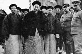 父亲捡了个小女孩，哥哥娶了“妹妹”，生下8子女，一子家喻户晓图片