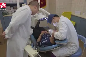六十岁后牙齿松动，吃饭困难出现贫血：种植牙需定期维护视频封面