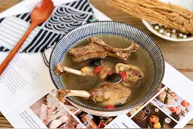 福建传统名菜四物番鸭汤，能养颜补气血，女人要常喝，气色更红润图片