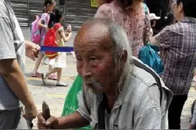 同样是挣钱，乞讨者与打工白领的区别图片