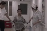 这一天他等了太久！“蹲着走”的西藏小伙站起来了图片