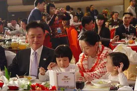 杜鹃｜与董明珠不相上下的女人，但最让人佩服的是她的爱情和婚姻图片