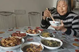 5岁孙女“奶奶又来蹭饭了”，儿媳这样的回答，让婆婆心头一暖图片