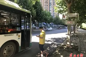 公交线路“画圈圈”，网友质疑不合理，当地居民齐声反驳图片