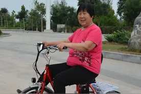 广东新式老人“代步三轮车”一出，老人笑了，安全防滑不翻车图片