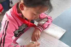 高中女生流行“柚圆体”，老师赞不绝口，“鲸落体”终究是错付了图片