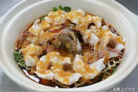 生炝东星斑蒜香浓郁，汤汁咸甜微辣充分渗入鱼肉，让人垂涎欲滴！图片