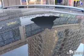 奔驰车顶被打个大窟窿，竟是他在玩弹弓图片