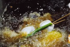 炸串里的每一滴油，都藏着山东人的口水……图片