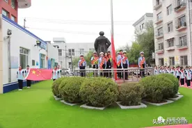 四平市铁西交警大队联合八一希望小学开展主题升旗仪式图片