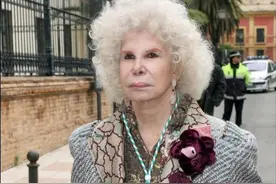 她是西班牙第一女首富，花300亿追鲜肉男友，晚年变整容怪图片