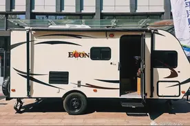 带浴缸的拖挂房车，美国进口而来，一车三床可睡4-5人，售价22.8W图片