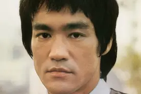 李小龙逝世8年后拍的电影《死亡塔》主演却有李小龙到底想干什么图片
