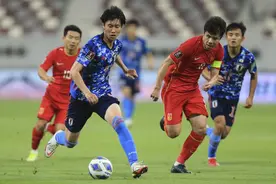 日本球迷不满意小胜，提议两队都该换主帅，李铁“吹刘海”上热搜图片