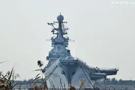 4.3万吨的明斯克号和基辅号为何不改造，更早实现有4艘航母？图片