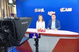 没开瓶的“雪花”只有一半酒？！生活报“月月3•15"直播曝光本地消费案例，引40万网友观看图片