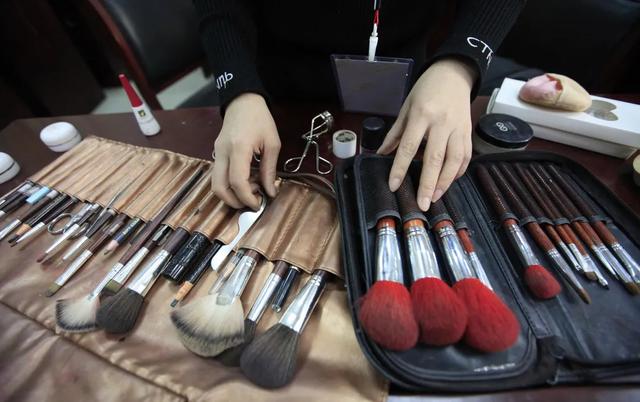 椹笂杩囨湡鐨勫寲濡嗗搧锛岀敤浜嗕細鐑傝劯鍚? onerror=