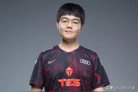 369接受LCK主持人采访，全场羞涩偷笑！弹幕刷屏：般配图片